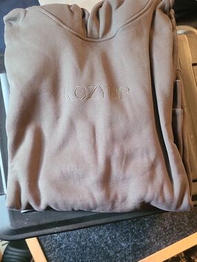 KOZYUP Embroidered Logo Hoodie in Green